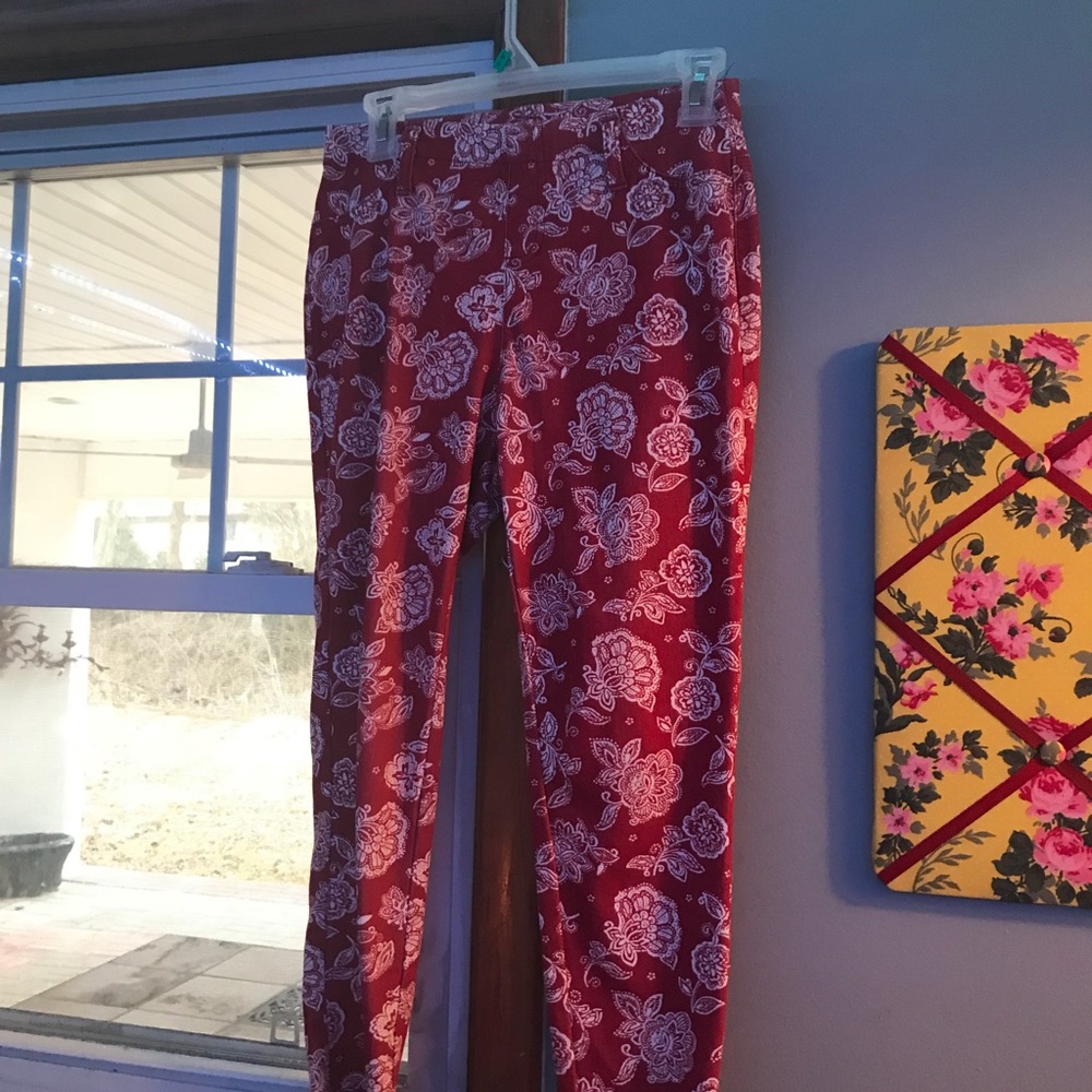 Red flower patterned jeggings